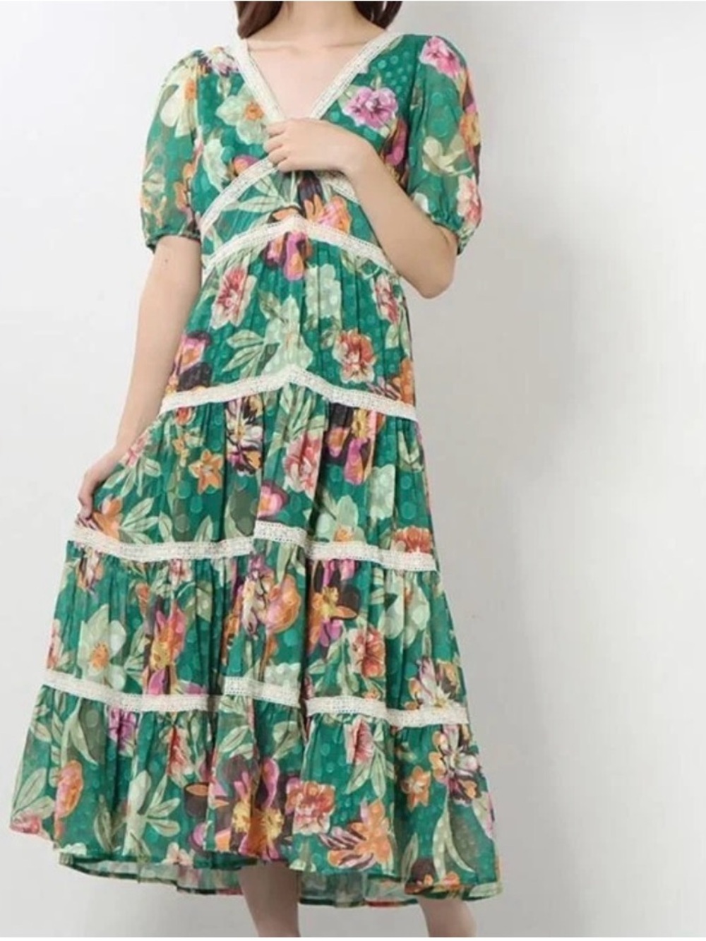 INA Floral Tiered V-Neck Midi Dress - Green 
Sz Large